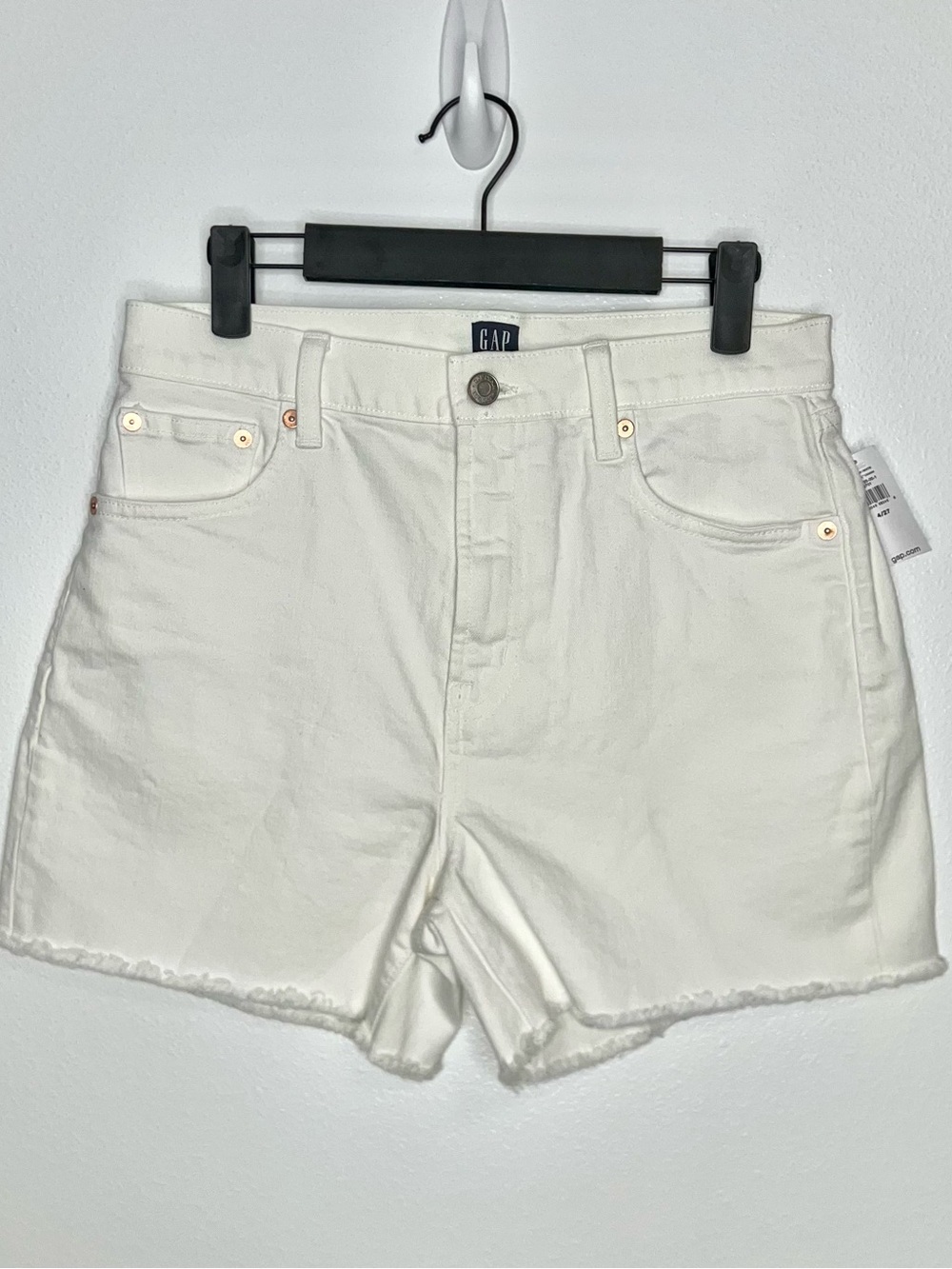 GAP Women's 4” High-Rise Denim Shorts White Jean Classic Fit Size 4/27 NWT